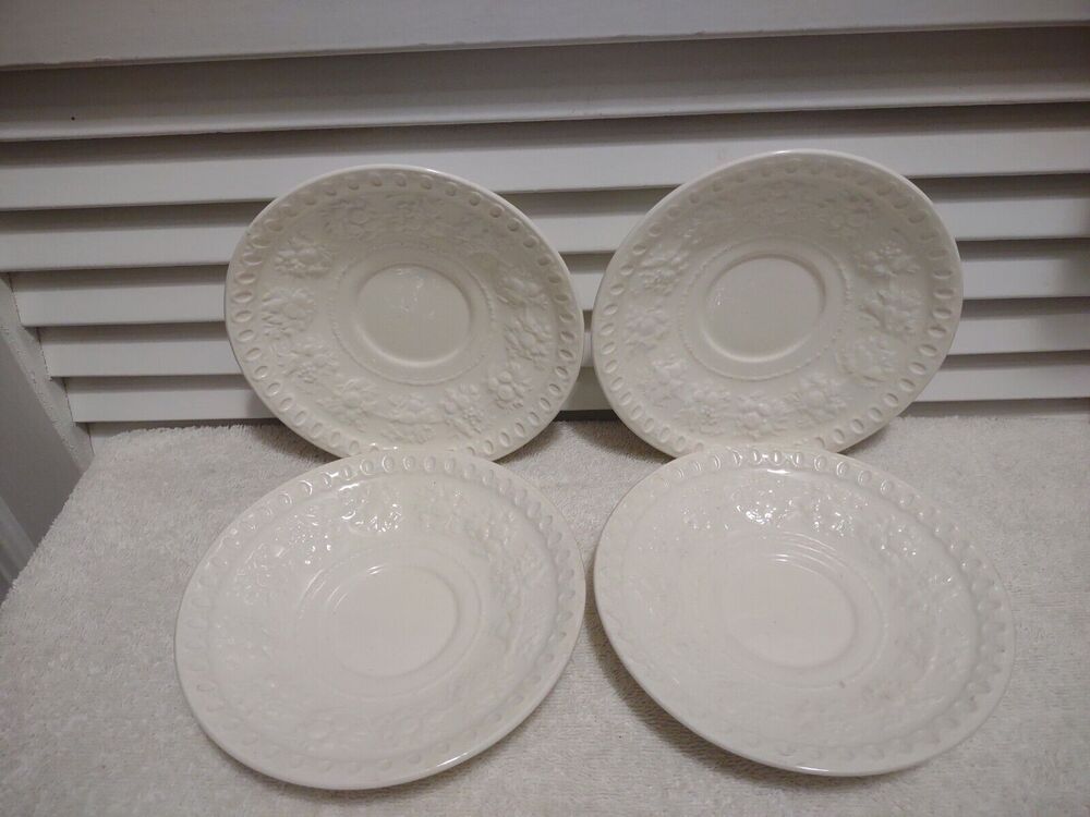 Wedgwood Wellesley of Etruria & Barlaston Tea Saucer set of 4 lace pattern rim